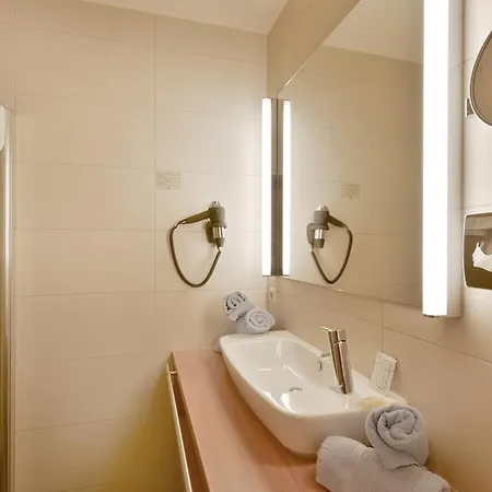 Christoph 4* 엘마우